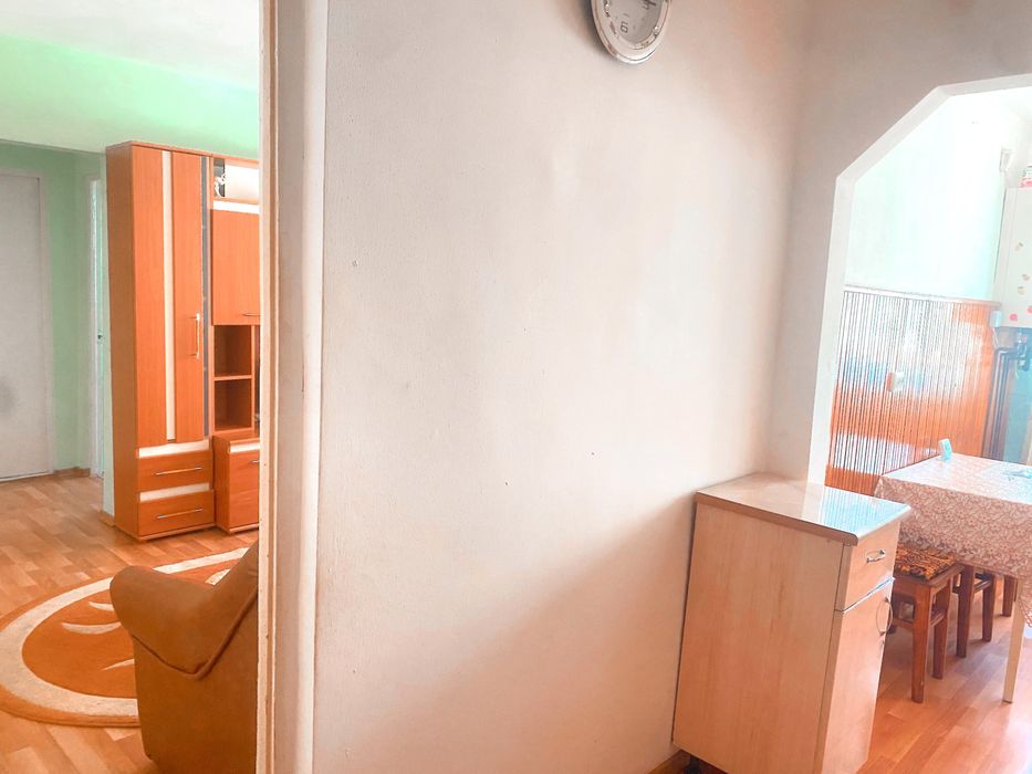 Ofer spre închiriere un apartament cu 2 camere