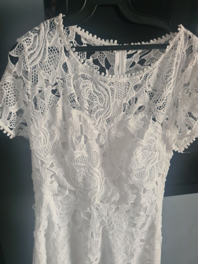 Rochie damă crem dantela mar 38/40 la 150 lei foarte frumoasă Timișoar