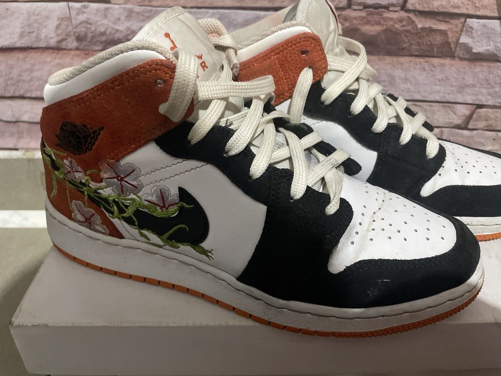 Jordan 1 Mid SE Basketball Blossom (GS)