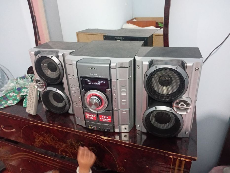 Muzikalniy sentr sotiladi