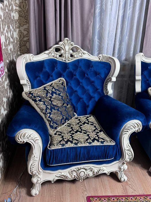 Продам диван и два кресла