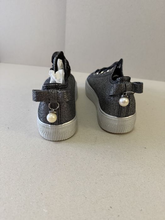 Дамски спортни обувки