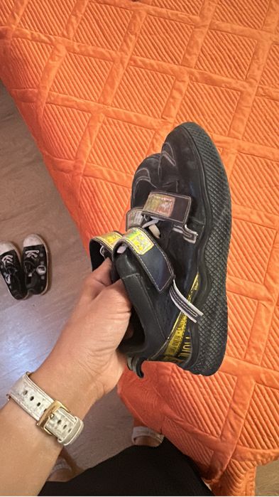 Отдам обувь на девочку.