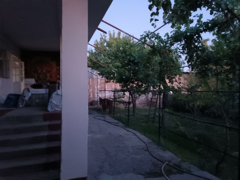 Toshken viloyati shoro bozor tomonda 4 .5 сотик Икки томонлама  дарвоз