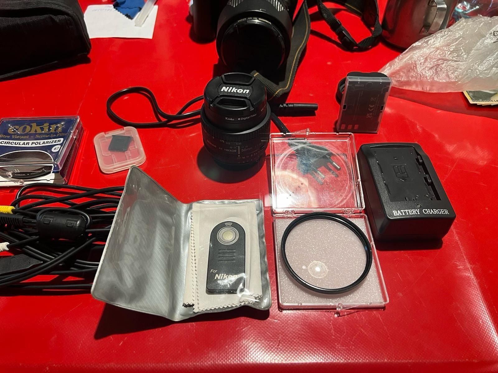 NIKON  DSLR D90 cu blitz Nikon,telecomanda și multe alte accesorii.