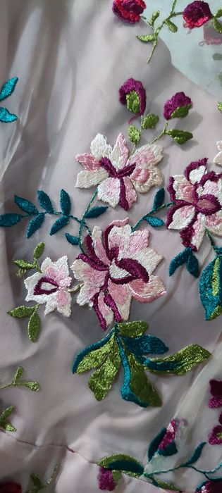 Вечернее платье с вышивкой