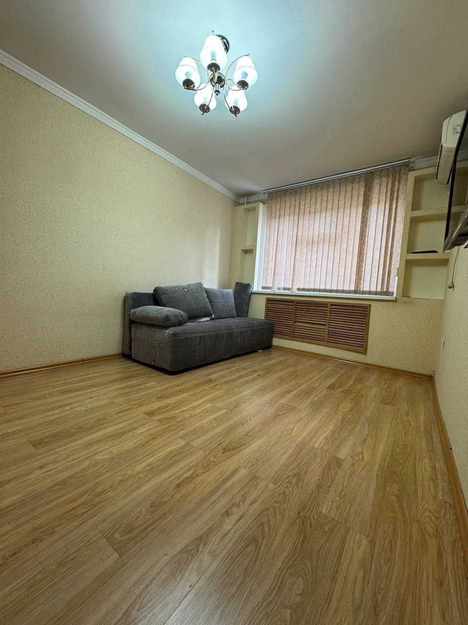 ул.Ш.Руставели кафе B&B парк Бабура 1-комн 2/4 28 м² кирпич обстановка