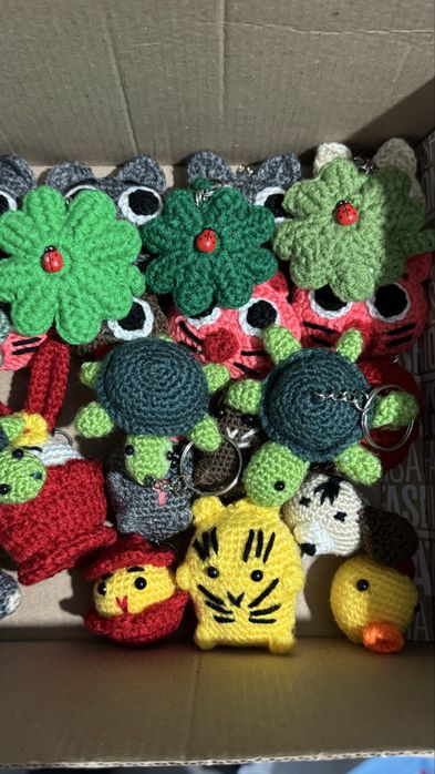 Brelocuri croșetate manual – modele unicat