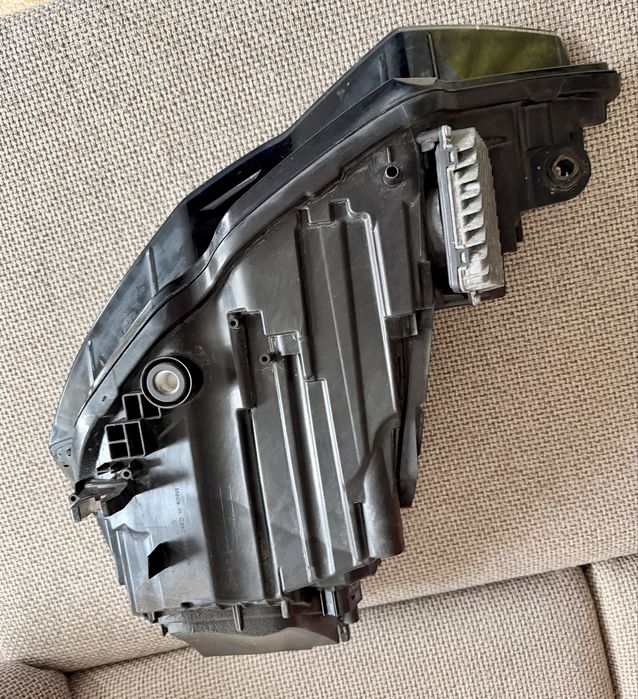 Vând far dreapta Audi A6 C8 LED (non matrix)