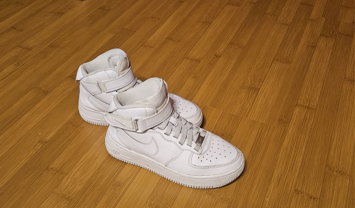 Adidași air force 1 mid