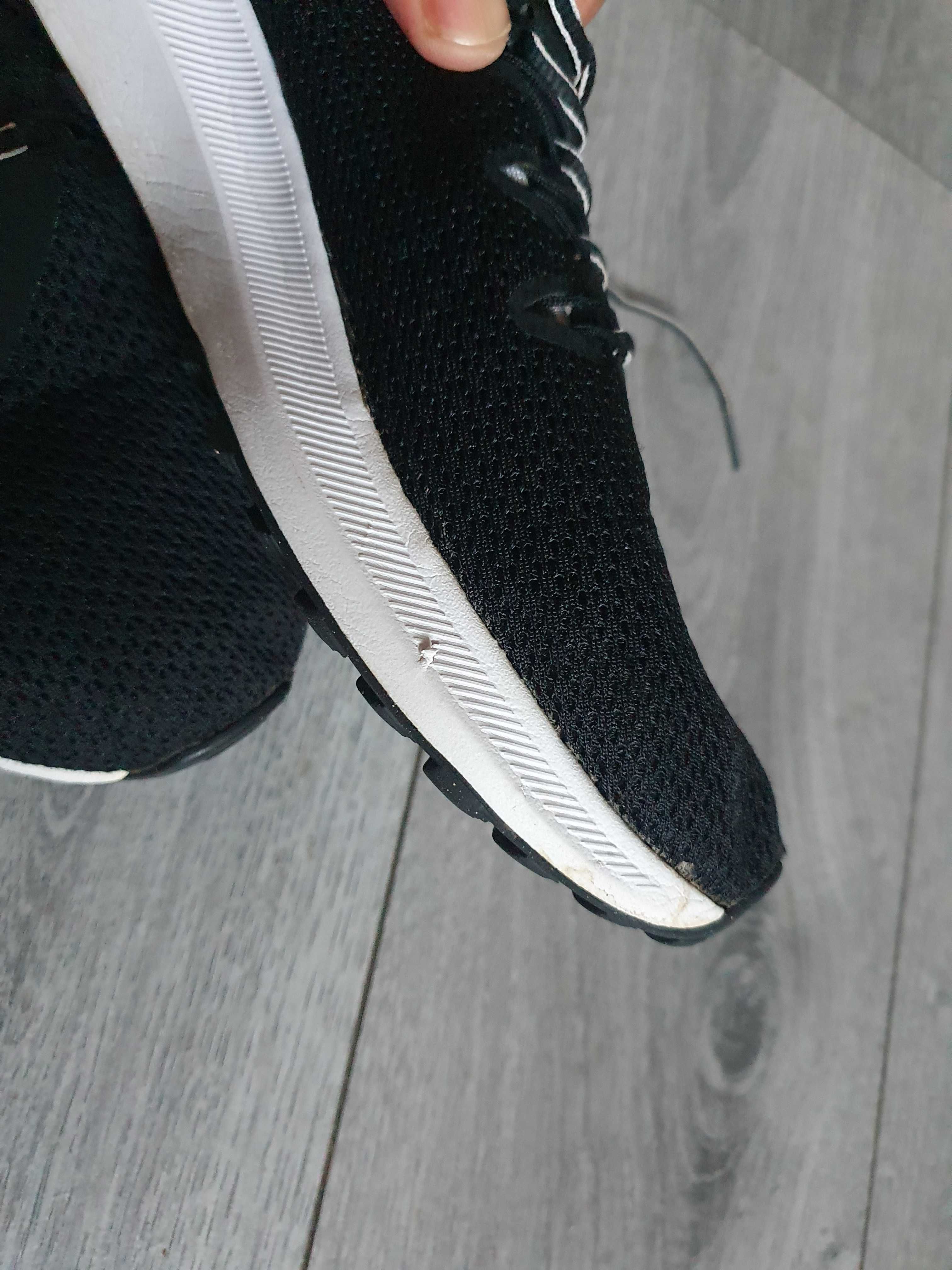 Adidasi NIKE Quest - Marimea 44.5 (US 10.5)