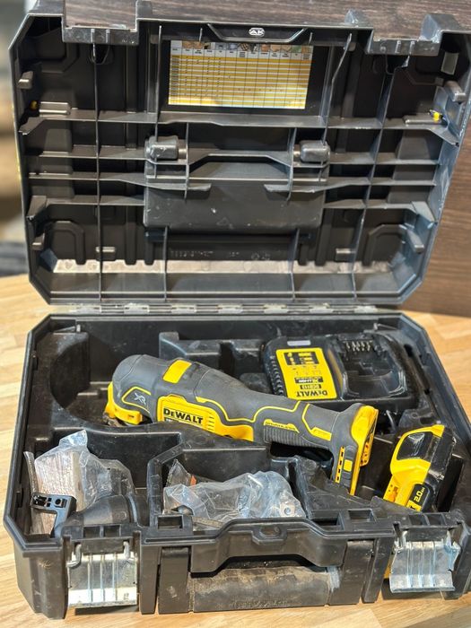 Multifunctional dewalt , nou