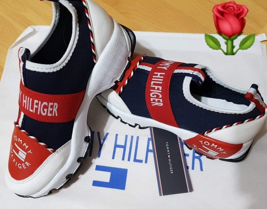 Adidași Tommy Hilfiger, saculet, eticheta