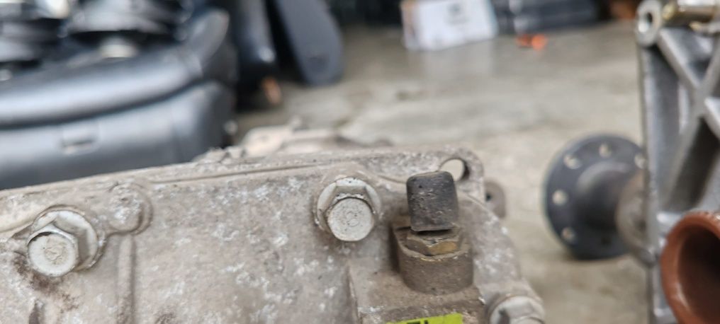 Cutie transfer grup fata spate Hyundai ix35 2.0crdi  1500lei