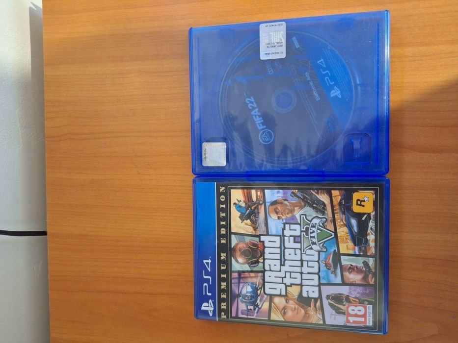 PS4 slim - 2 controllere + 2 jocuri – Pasta termica schimbata