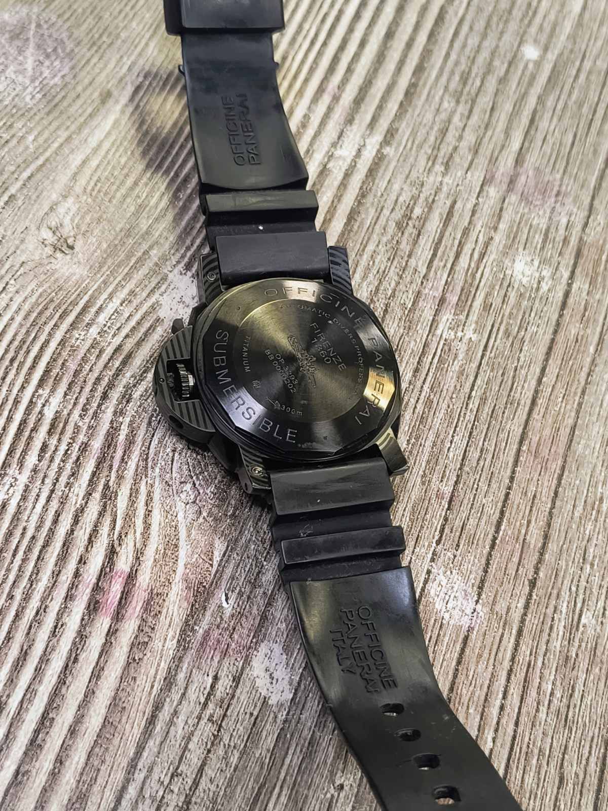 Часовник Panerai Submersible Carbotech