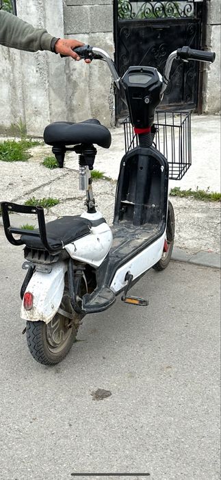 De vanzare scuter electric functional fff bn bateri noi mai mlt la tel