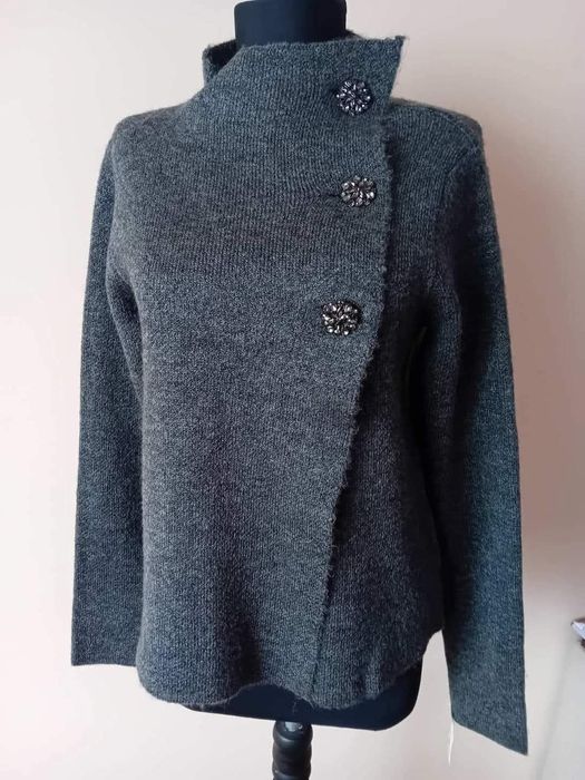 Елегантна жилетка на Adrienne Vittadini.