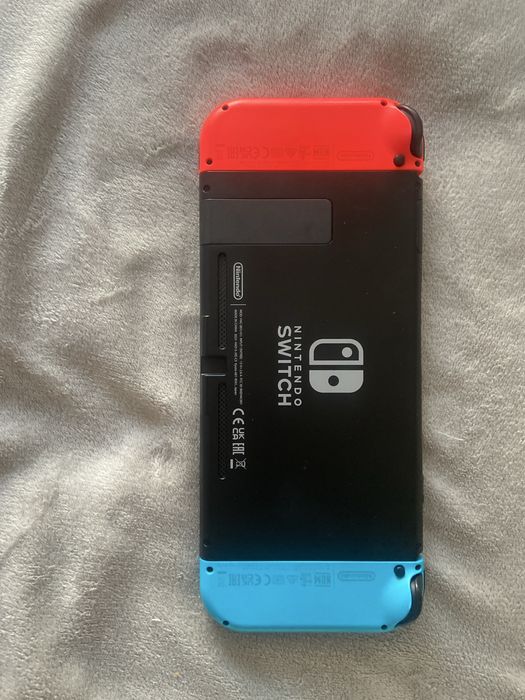 Vând Nintendo Swich foarte puțin utilizat uşor negociabil