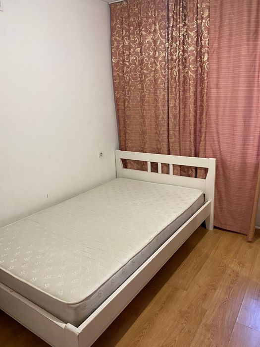 Кровать с матрасом