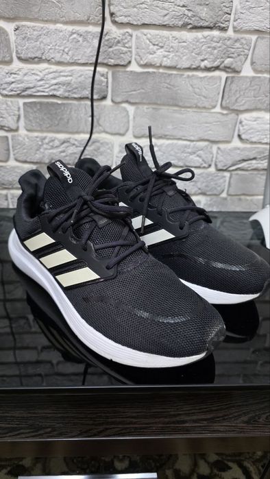 Оригинальные кроссы adidas