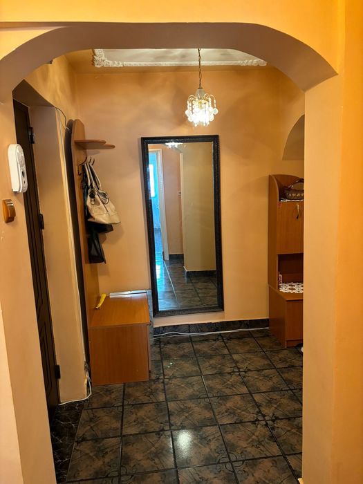 Apartament, centru orasului, 3 camere, decomandat, 2 balcone, centrala