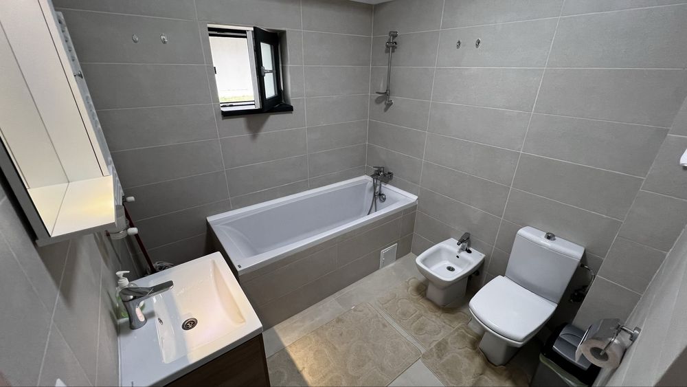 Apartament 60mp, balcon inchis