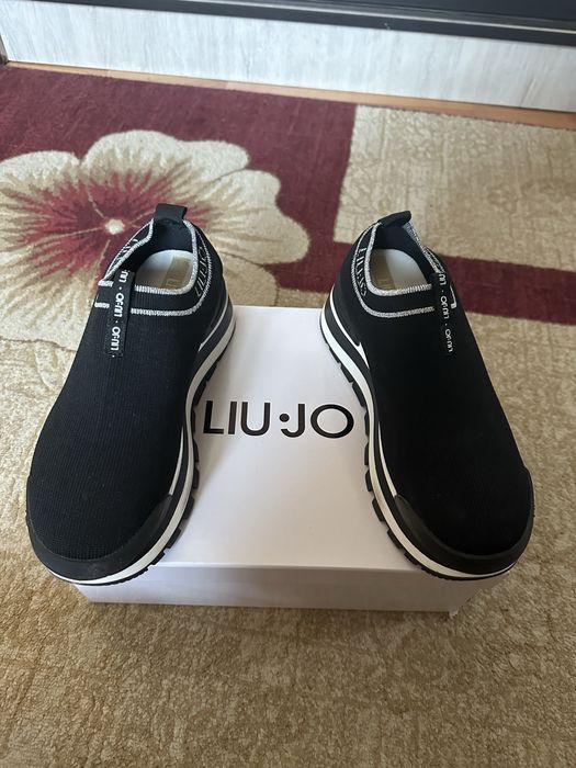 Продам кроссовки от Liu Jo