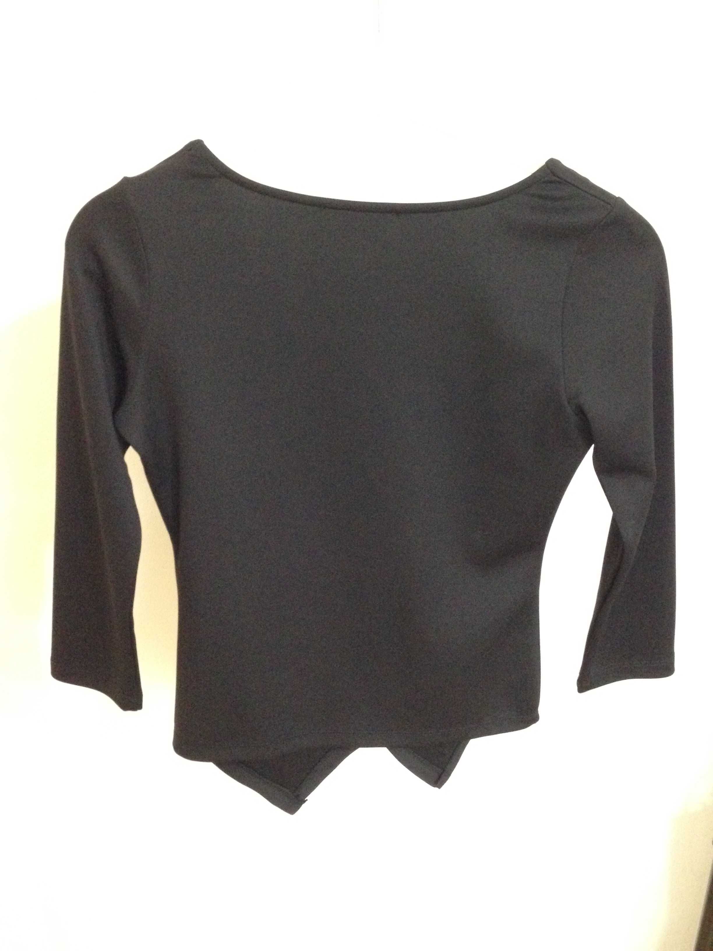 асиметрична черна блуза