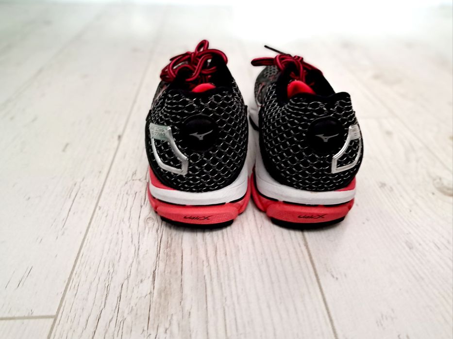 Mizuno wave-Ориг.маратонки Нови !!!