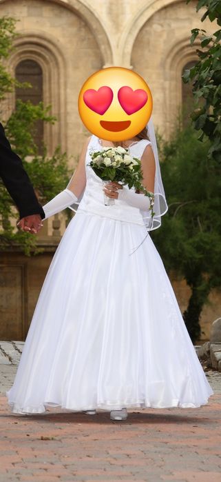 Rochie mireasa cu cerc, accesorii CADOU