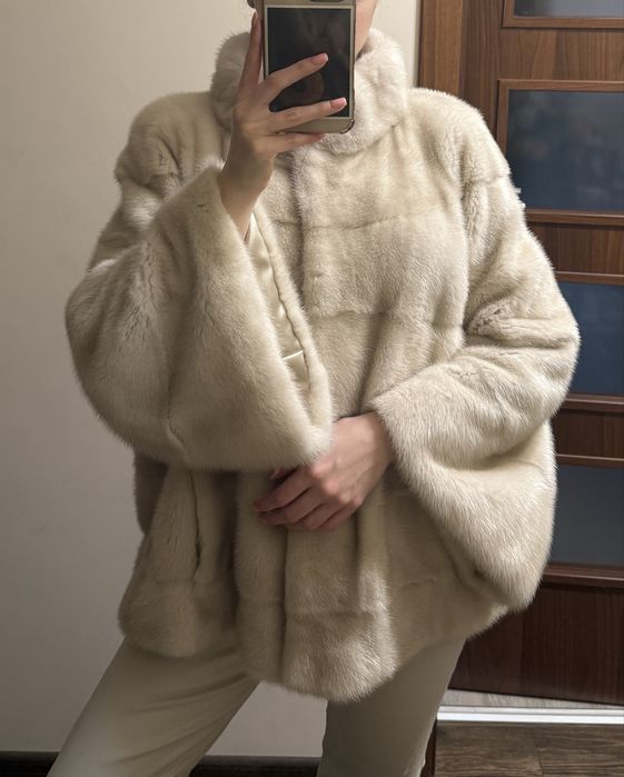 Палто от бяла норка