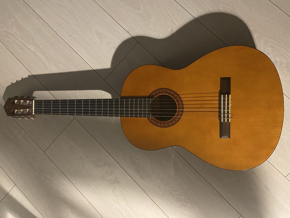 срочно продам гитару yamaha c45