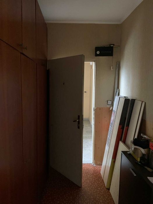 Продава двустаен апартамент  -  панел в кв. "Запад".