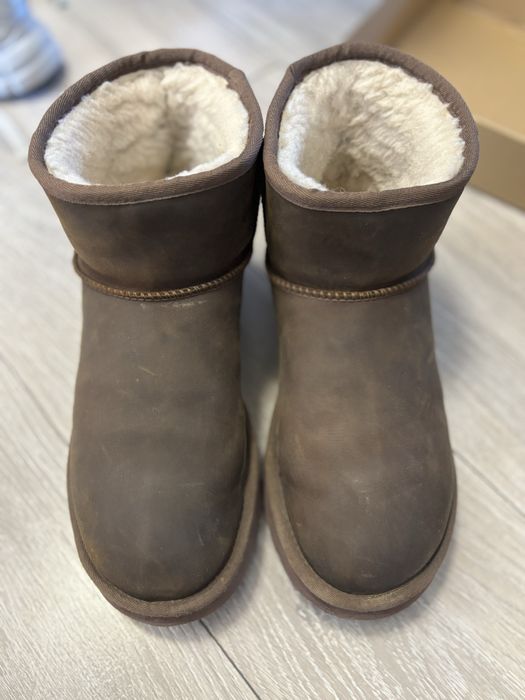 UGG mini leather marimea 42