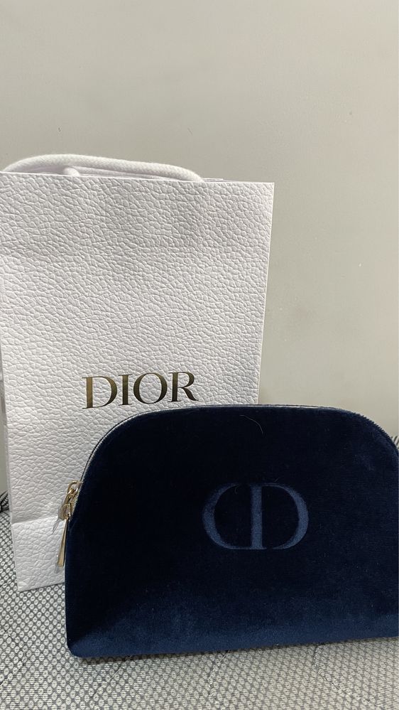 Косметика Dior(тоналка,блеск)