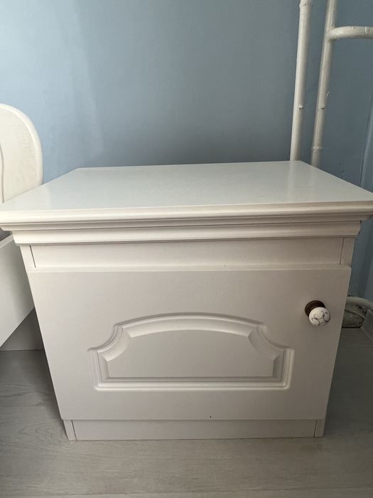 Нощни шкафчета и скрин