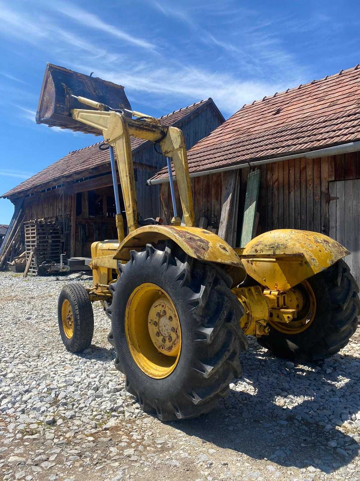 Massey Ferguson tractor cu incarcator frontal