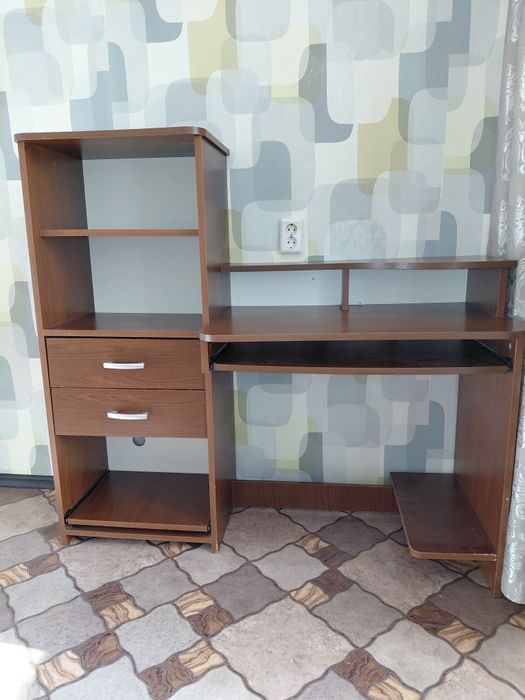 Продам компьютерный стол