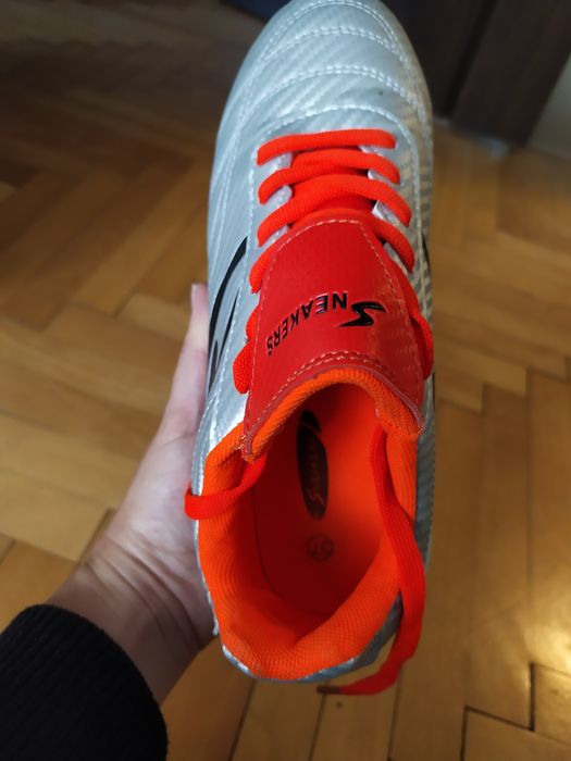 Бутонки / обувки за футбол