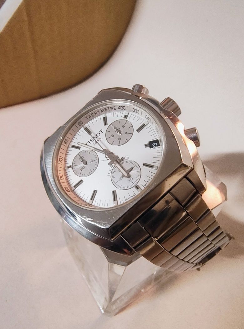 Часовник Tissot Chronograph Swiss
