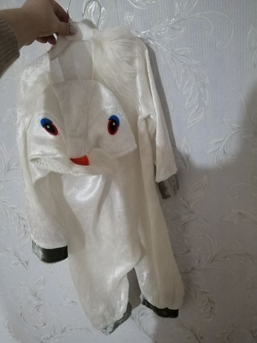 Продам. Новогодний костюм зайчика  возраст 3-4 года