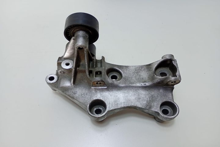 Suport accesorii 1.6 dci 117105124R Renault Trafic a 3-a generatie se