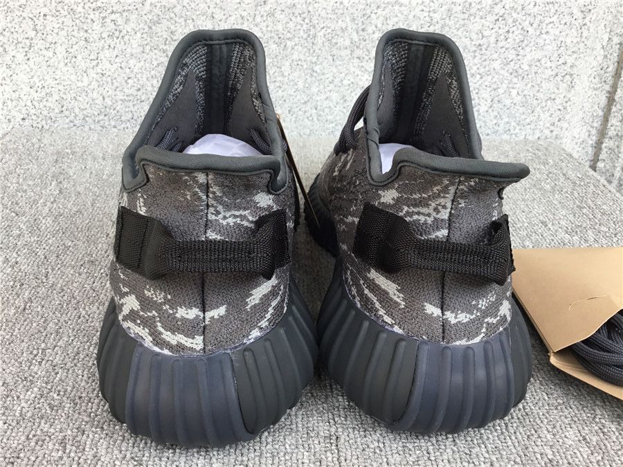 Yeezy 350 v2 Dark Salt premium