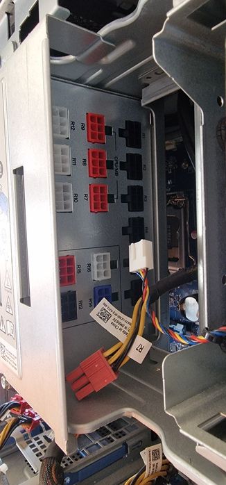 Vând Alienware Aurora R12