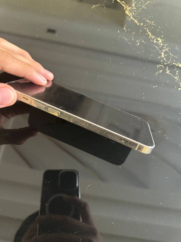 iPhone 12 pro karob dok bor