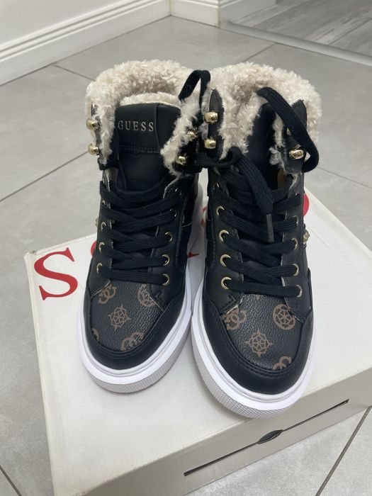 Bocanci guess de iarna