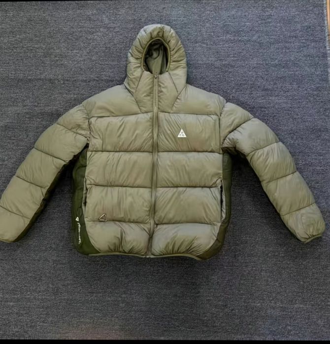 Продам куртку новую, стильную