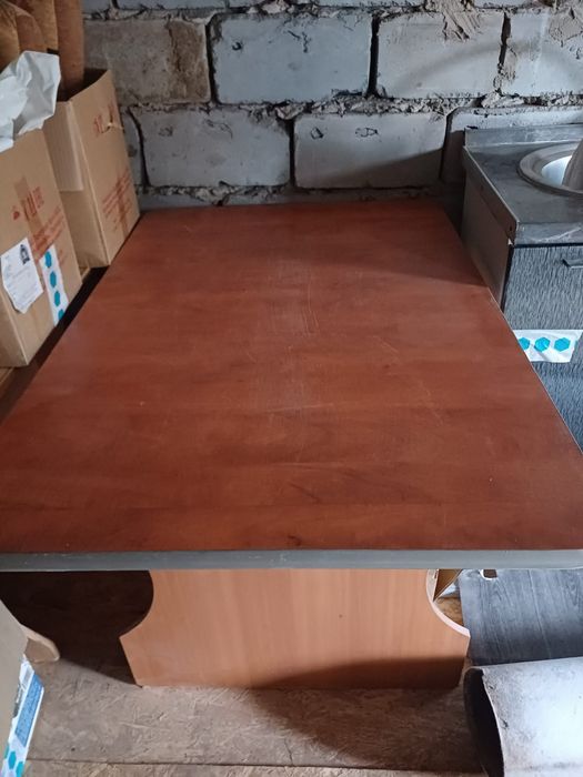 Стол 80 шир 120 длина.