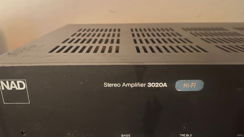 Усилвател NAD3020a
